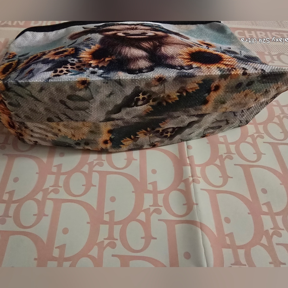 Adorable Cow Cosmetics Makeup/ Every Day Pouch New - Picture 8 of 9